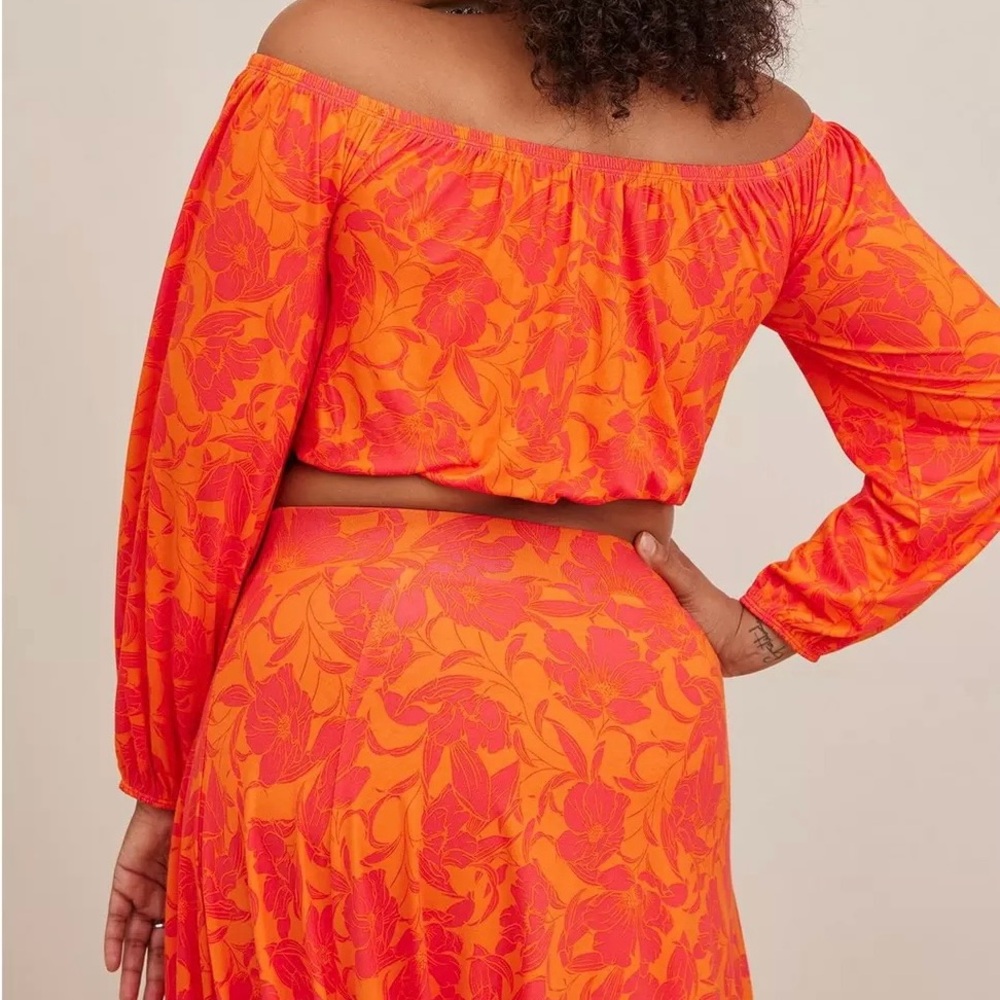 Torrid Orange and Red Floral Off the Shoulder Cropped Top - Picture 2 of 6